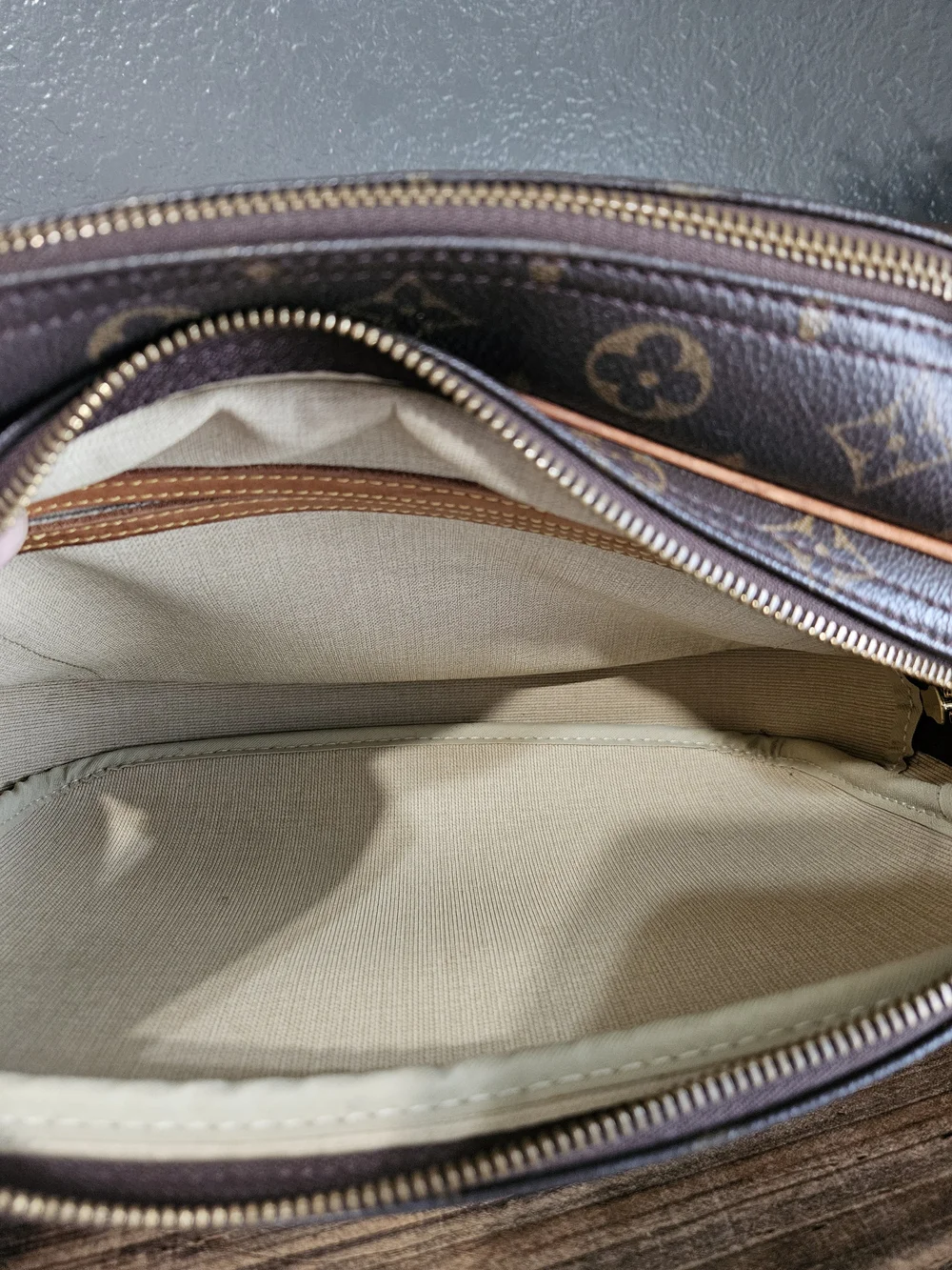 Authentic Louis Vuitton Reporter PM Crossbody Monogram Canvas